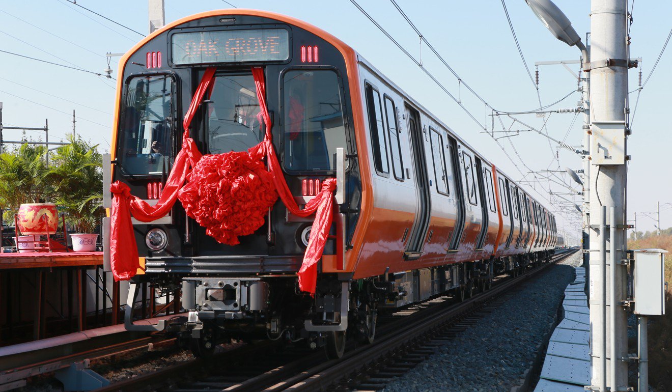 为波士顿地铁系统量身定制的首批中国制造的地铁车于2017年在吉林省长春市的CRRC公司生产线上下线。图片：新华社