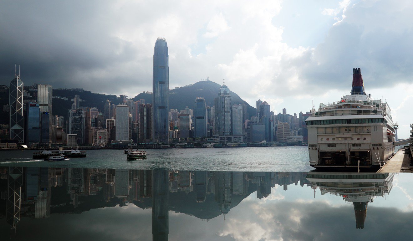 八月份到達香港的遊客人數同比下降了40％，而在九月的頭幾周下降了30％以上。照片：新華社