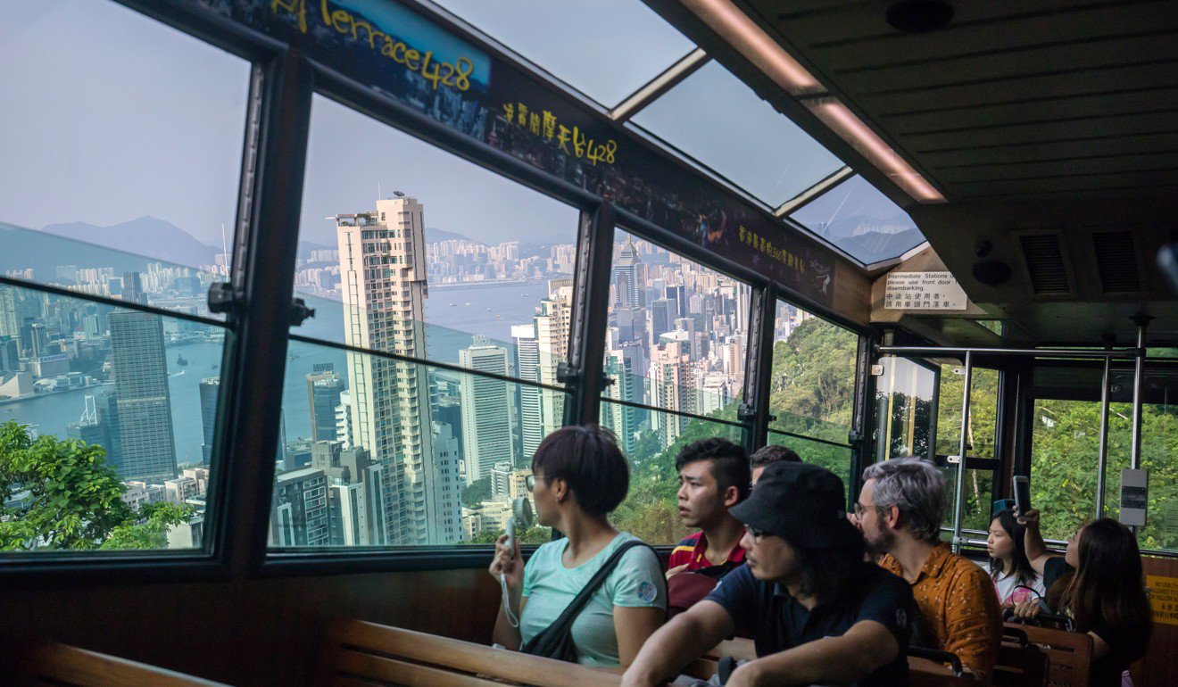 共有34個國家或地區為前往香港的旅行者發出警告或警報。照片：彭博社