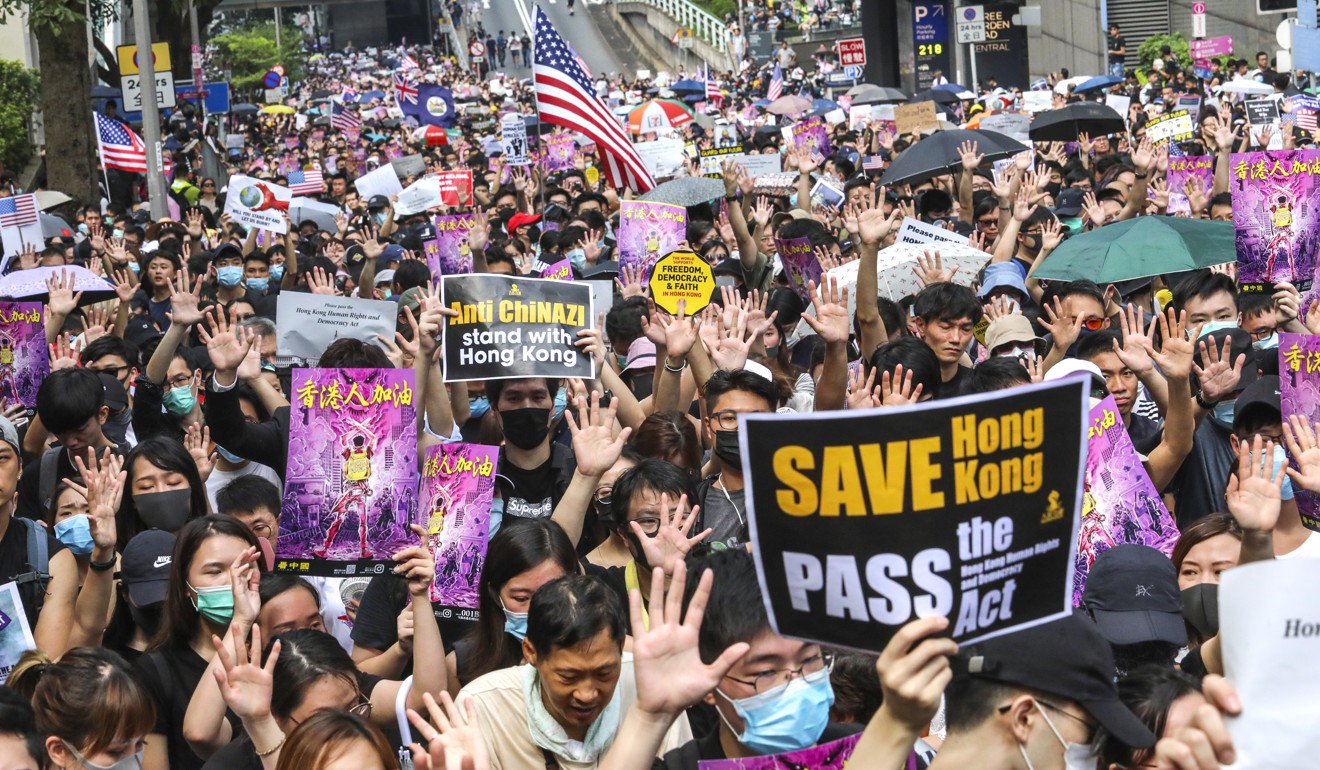 抗议者从遮打花园游行到美国领事馆，主张通过《香港人权与民主法》。照片：黄菲利克斯