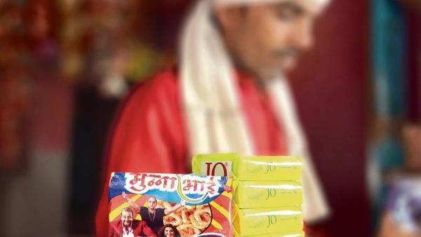 一卢比一包咸小吃'Munna Bhai'是Ram Babu商店中最畅销的商品