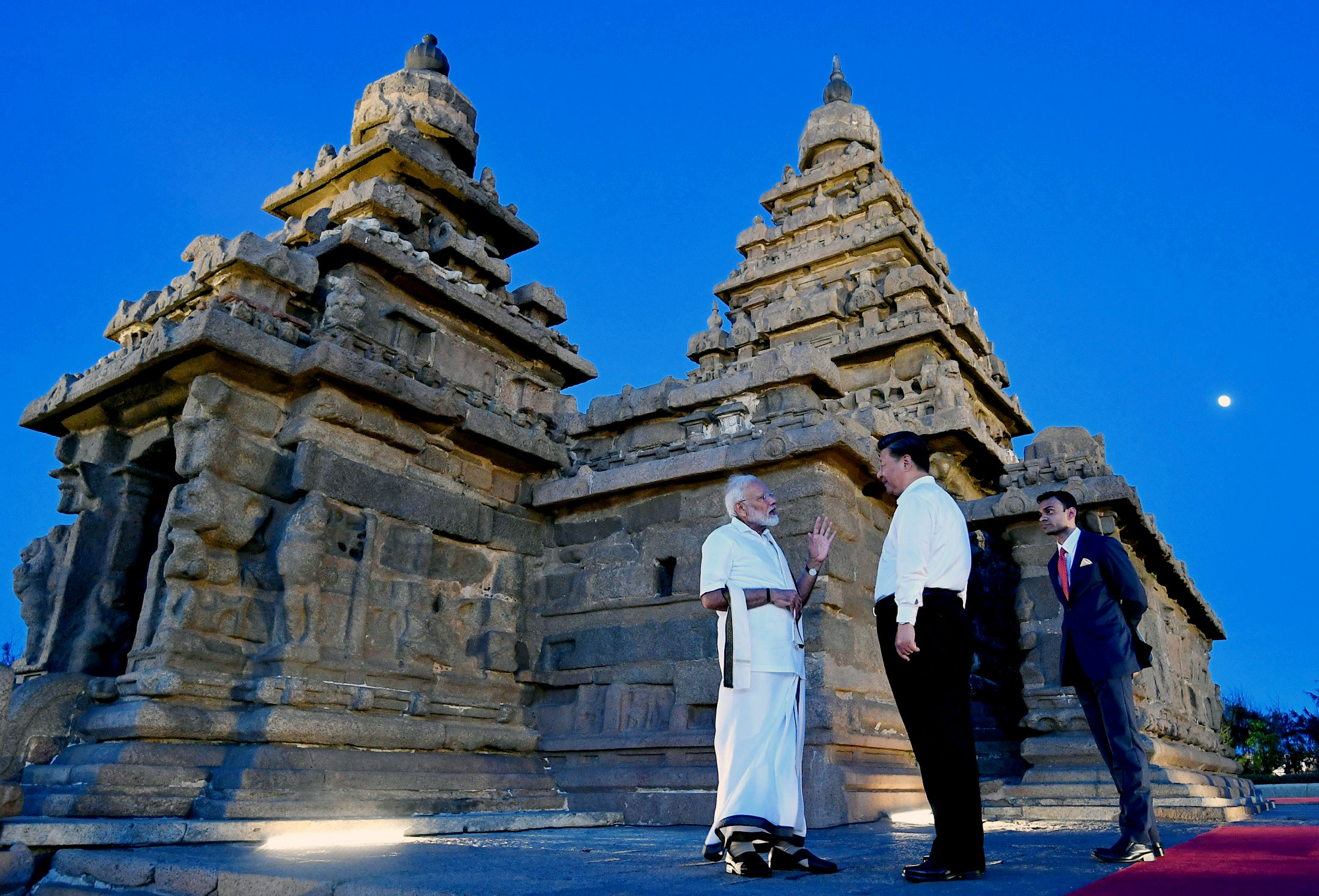总理纳伦德拉·莫迪（Narendra Modi）和中华民国主席习近平周五在玛玛拉普兰（Mamallapuram）访问岸寺古迹（图片：ANI）