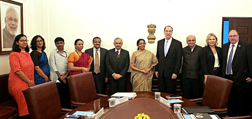 工会财长尼马拉·西塔拉曼（Nirmala Sitharaman）周六在新德里与世界银行行长戴维·马尔帕斯（David Malpass）会晤期间（照片：ANI）