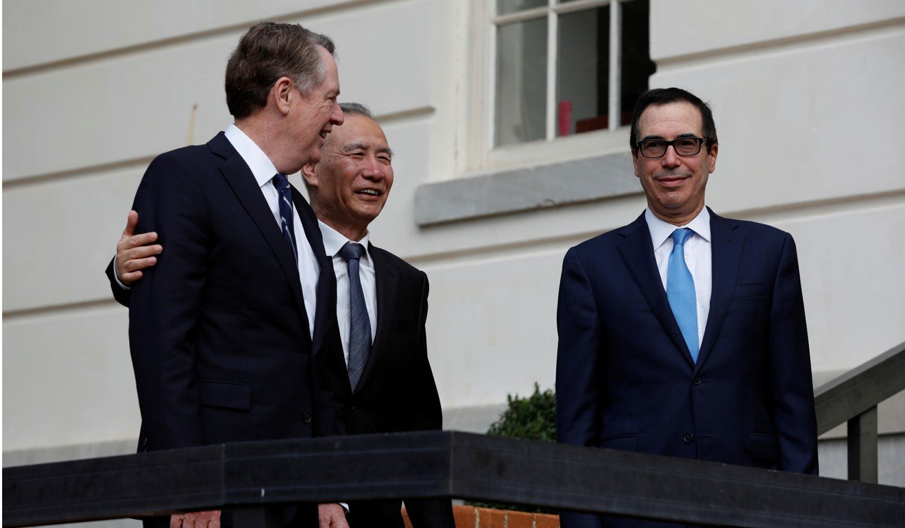 美國貿易代表羅伯特·萊特希澤（Robert Lighthizer）（左）表示，他和美國財政部長史蒂文·姆努欽（Steven Mnuchin）（右）下周將與中國國務院副總理劉鶴（中心）進行會談。圖片：路透社