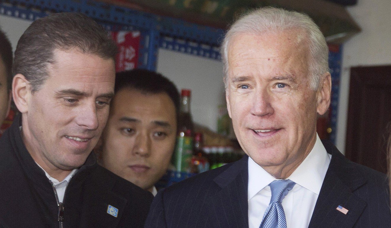 時任美國副總統的拜登（Joe Biden）於2013年12月5日與兒子亨特（Hunter）一起訪問北京。照片：EPA-EFE