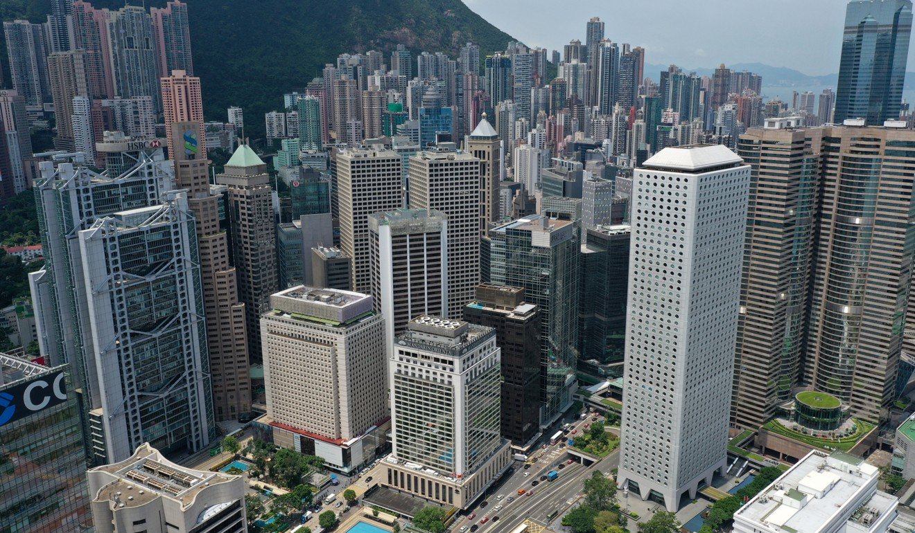 香港中环汇丰银行大楼，地标王子酒店，文华东方酒店和怡和大厦的鸟瞰图。照片：Roy Issa