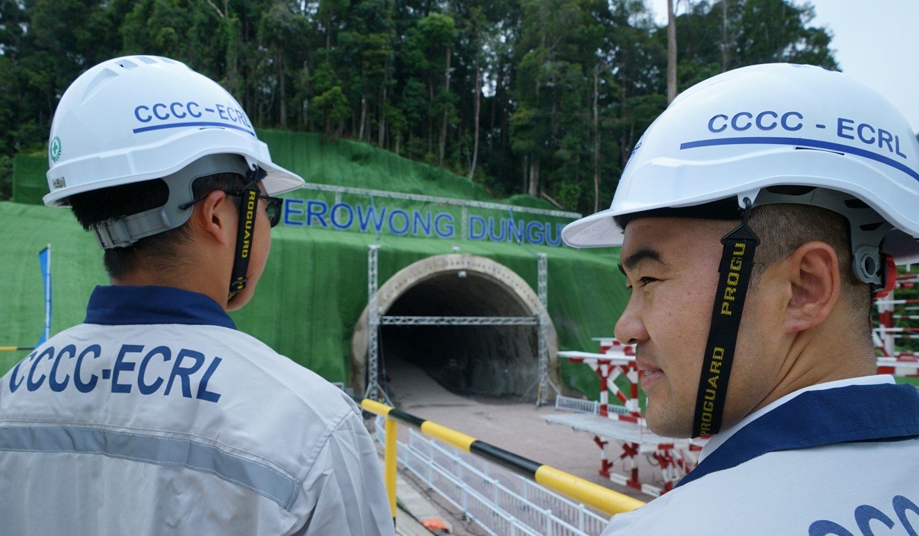中国交通建设公司的工人正在为东海岸铁路（ECRL）项目建造隧道。图片：法新社
