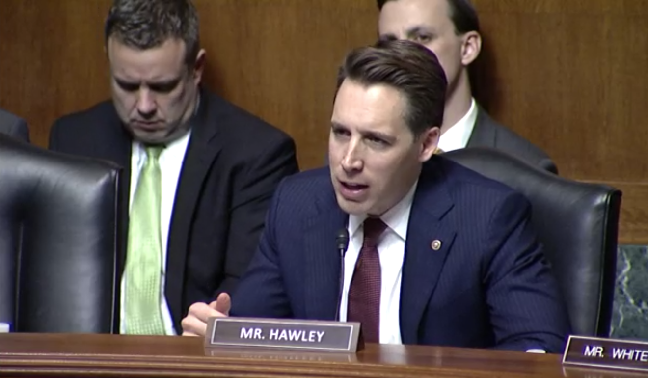 美国密苏里州共和党参议员乔什·霍利（Josh Hawley）质疑TikTok拒绝转移中国政府可能寻求的任何数据的能力。图片：美国参议院