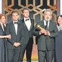 導演山姆·門德斯（Sam Mendes）在金球獎頒獎典禮上獲得1917年最佳電影劇集獎。 （AP / NBC）