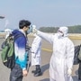 医护人员筛选了周日从武汉抵达新德里的印度人。政府现已从中国冠状病毒爆发的震中撤离了600多名印度人（照片：PTI）