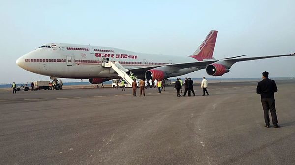 由于冠状病毒的流行，迄今为止，印度航空还暂停了其在德里-香港的航班，该流行迄今已在中国杀死了2000多人。